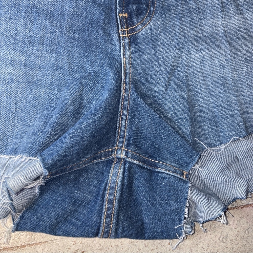Old Navy Women's Size 26 Denim Shorts O.G. Straight Blue Regular Distressed - Picture 9 of 16